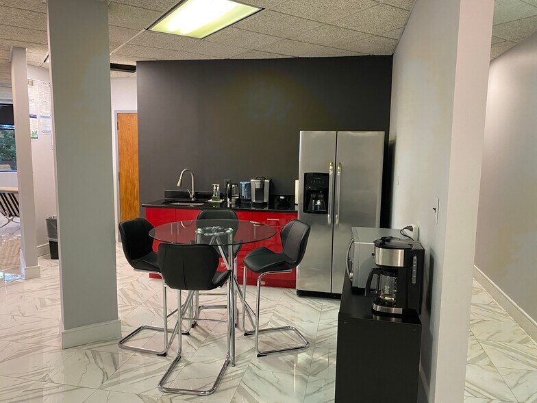 More Photos Of 45640 Willow Pond Plz, Sterling Office For Lease