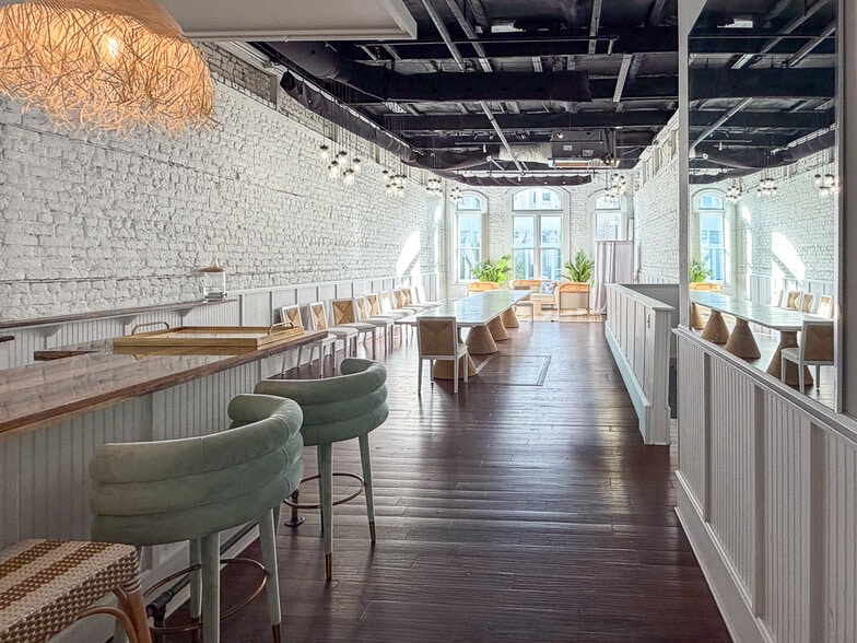 More Photos Of 345 King St, Charleston Storefront Retail Office For Lease