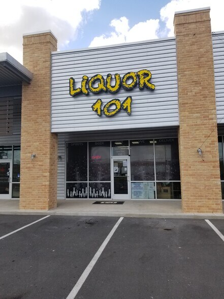 More Photos Of 2101 N Cage Blvd, Pharr Storefront For Lease