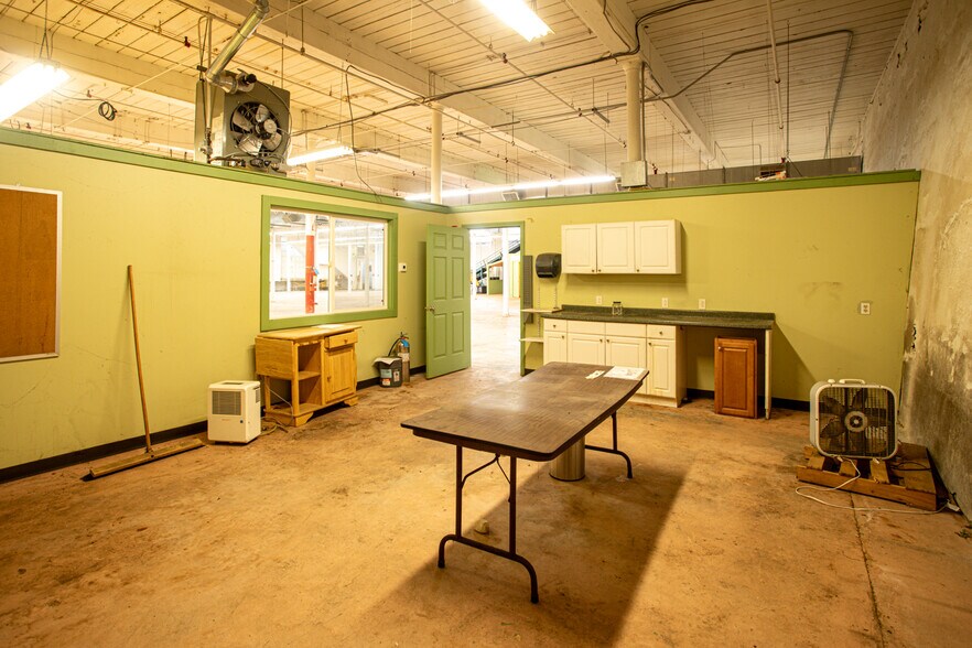 More Photos Of 15 Shaw St, Fall River Manufacturing For Lease