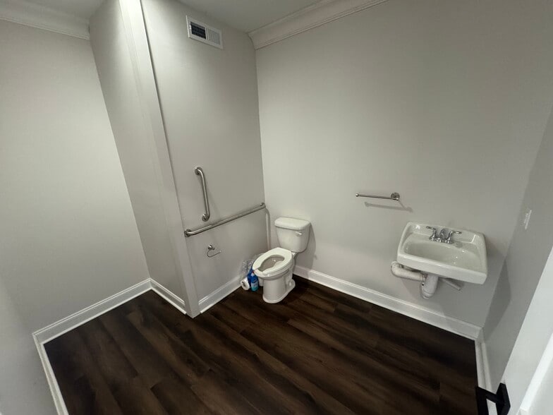 More Photos Of 2589 E Phillips Rd, Greer Warehouse For Lease