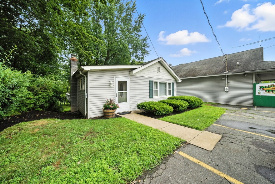 More Photos Of 260 Espanong Rd, Lake Hopatcong Restaurant For Sale