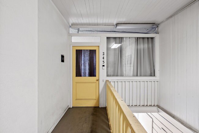 More Photos Of 241 El Camino Real, Menlo Park Storefront Retail Office For Sale