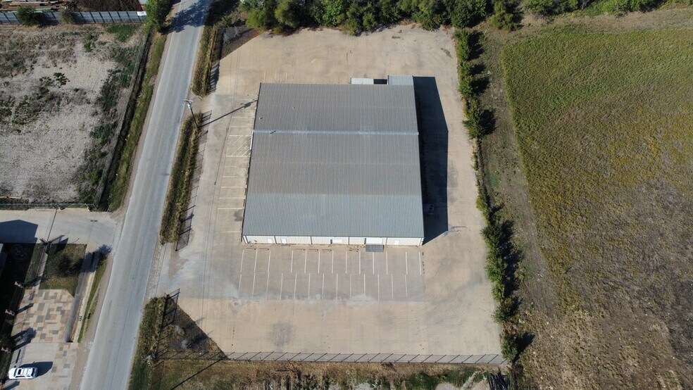 More Photos Of 10100 Hicks Field Rd, Fort Worth Warehouse For Sale