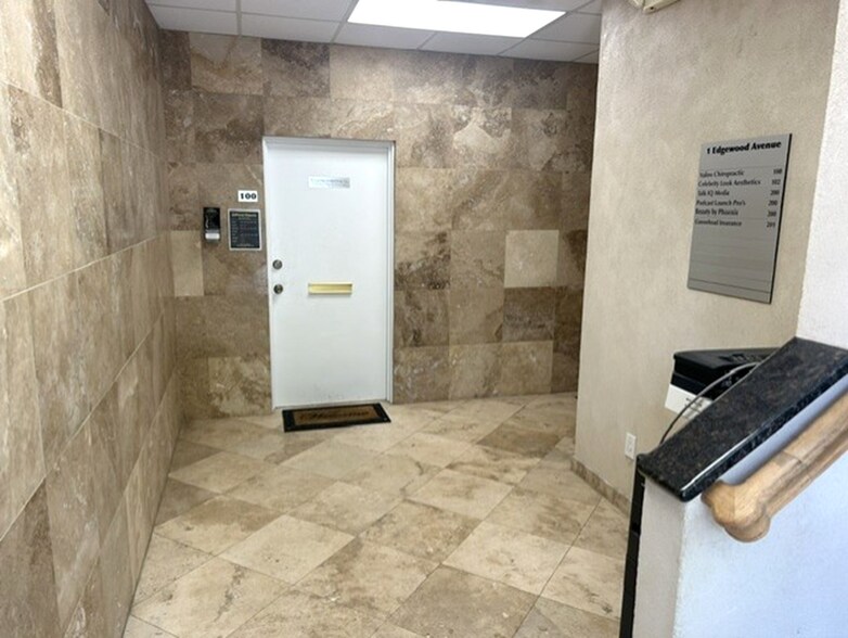 More Photos Of 1 Edgewood Ave, Smithtown Office For Lease
