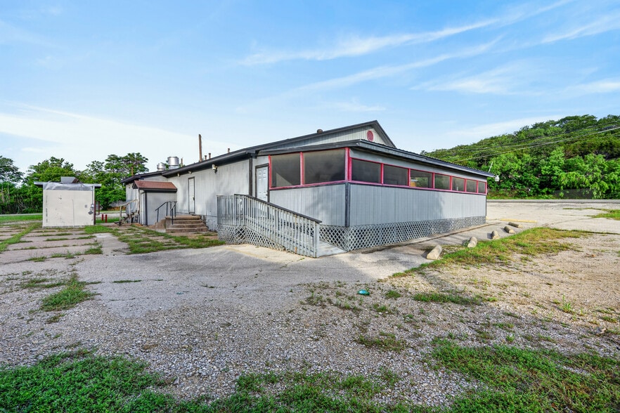 More Photos Of 1311 Highway 180 W, Mineral Wells Flex For Sale