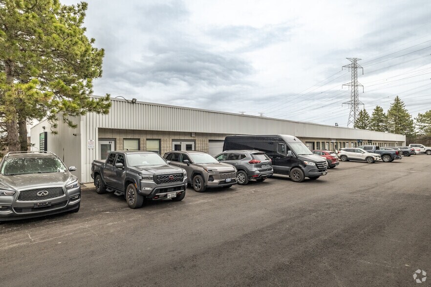 More Photos Of 2285 St Laurent Blvd, Ottawa Office For Sale