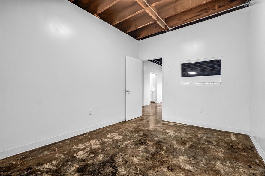 More Photos Of 520 W Pacific Coast Hwy, Long Beach Flex For Sale