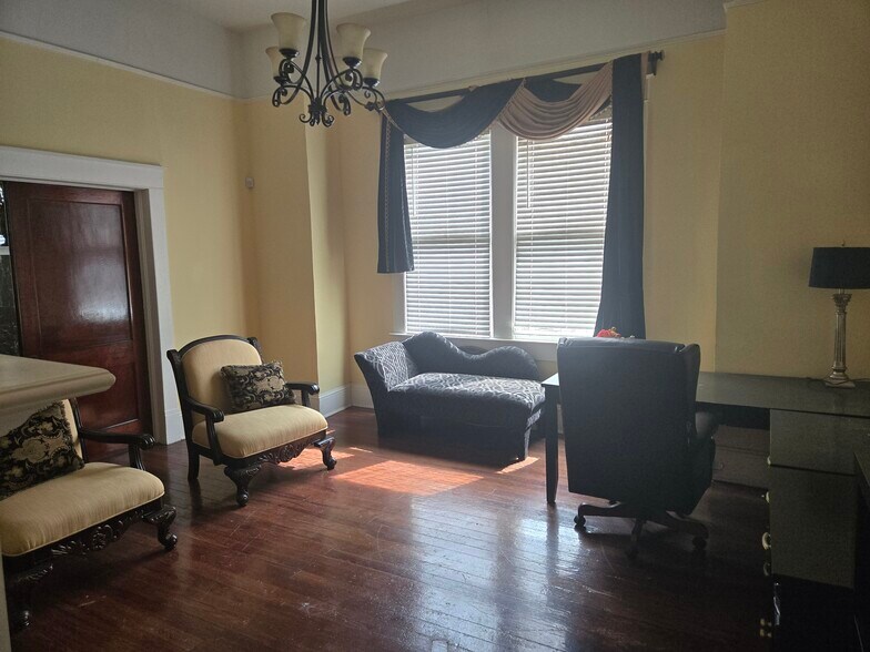 More Photos Of 3285 Main St, College Park Office Residential For Sale
