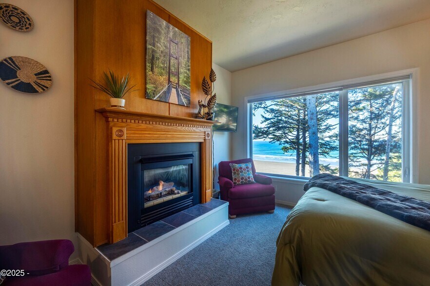 More Photos Of 4925 NW Woody Way, Newport Specialty For Sale