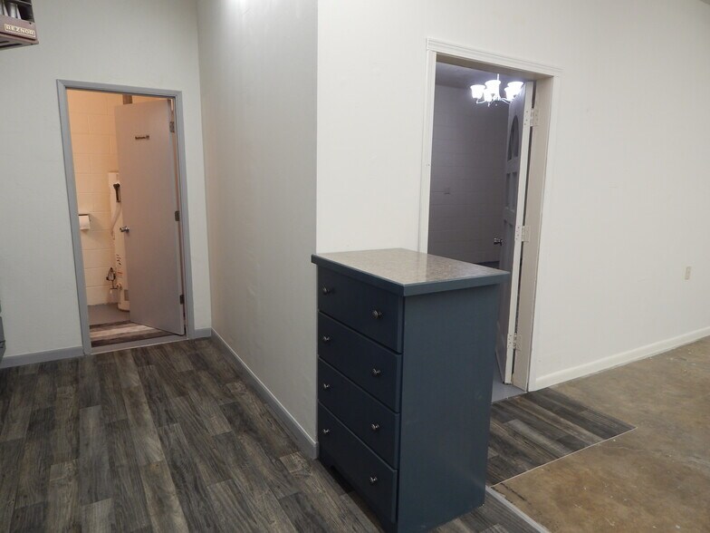 More Photos Of 728 SE Rice Ave, Roseburg Freestanding For Lease