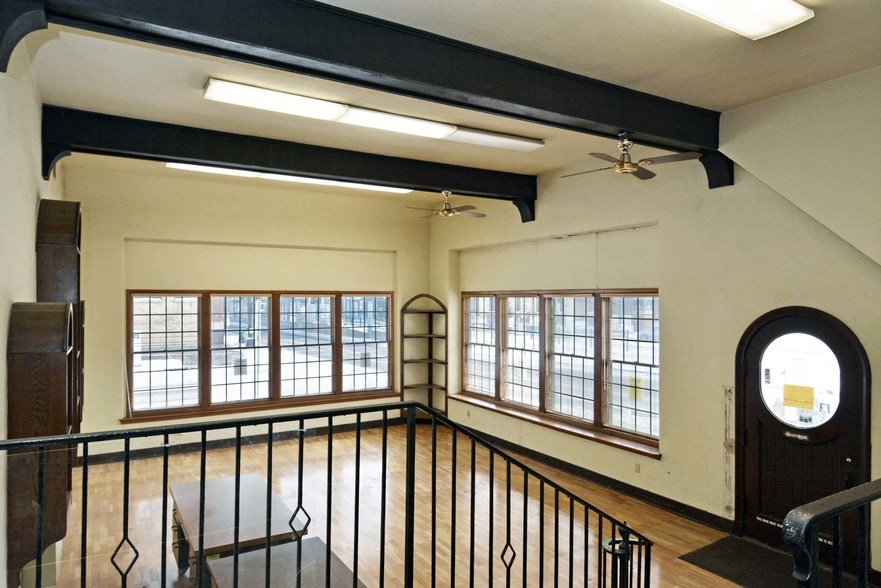 More Photos Of 2345 W University Ave, Saint Paul Warehouse For Lease