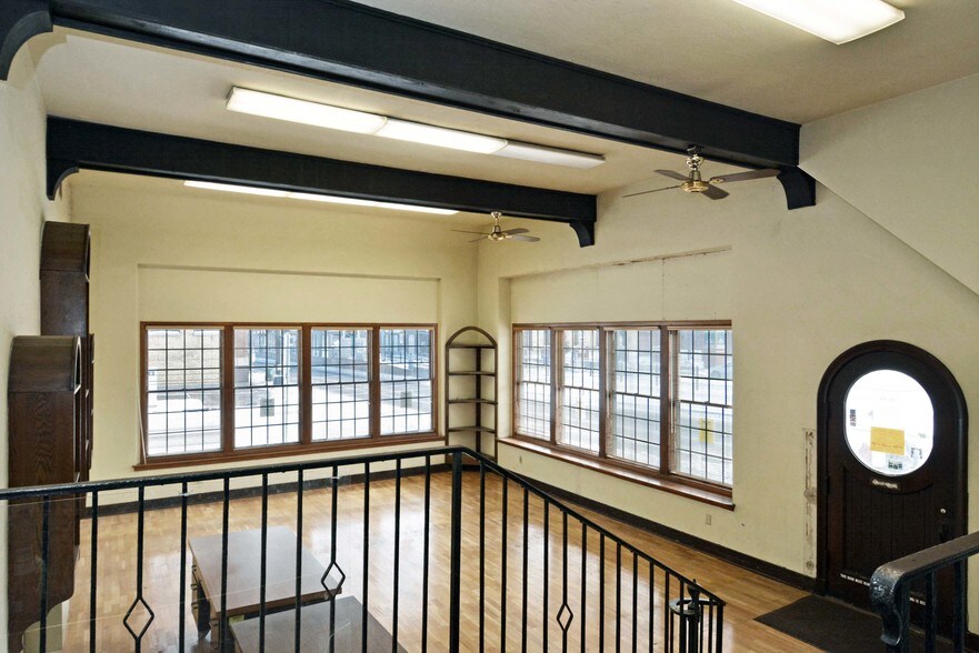 More Photos Of 2345 W University Ave, Saint Paul Warehouse For Lease