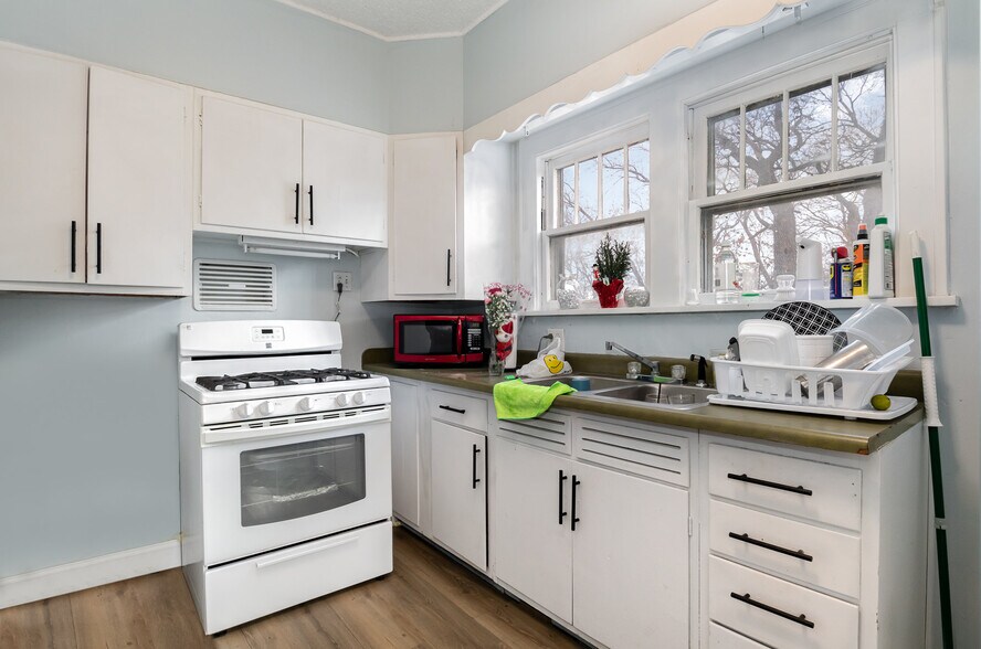 More Photos Of 2715 W Ridge Rd, Gary Bar For Lease