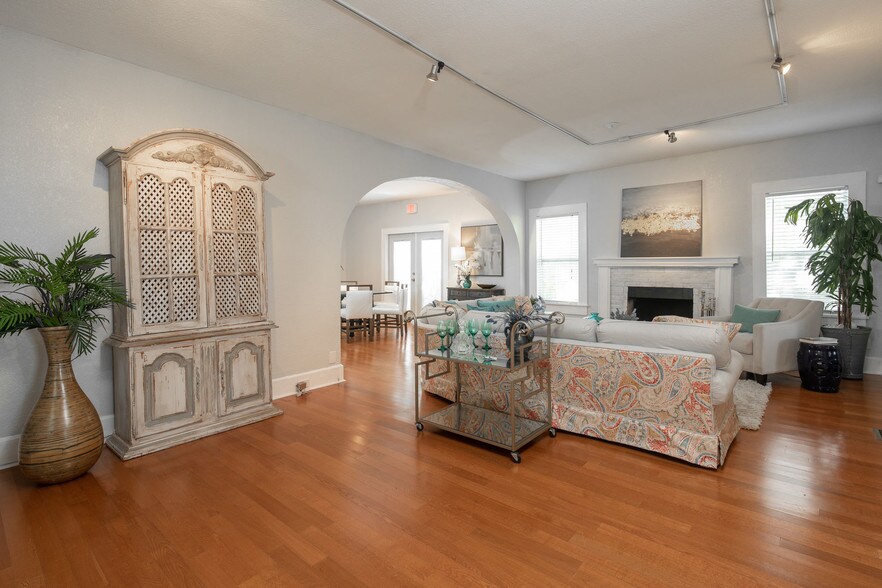 More Photos Of 2515 1st Ave N, Saint Petersburg Office Residential For Sale