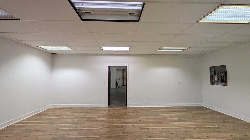 More Photos Of 3 Towanda Service Rd, Bloomington Flex For Sale