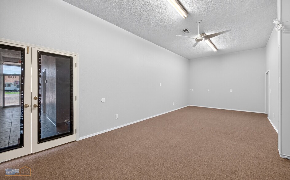 More Photos Of 2207-2209 9th St, Greeley Flex For Sale