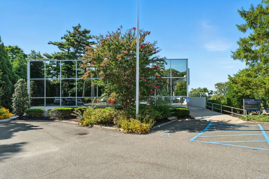 More Photos Of 700 Veterans Memorial Hwy, Hauppauge Unknown For Lease