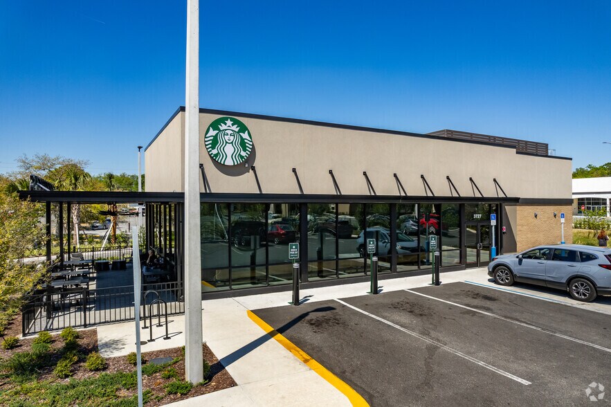 Primary Photo Of 3727 E Silver Springs Blvd, Ocala Fast Food For Sale