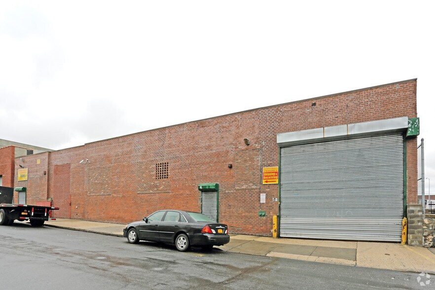 More Photos Of 58-96 57th St, Maspeth Warehouse For Lease