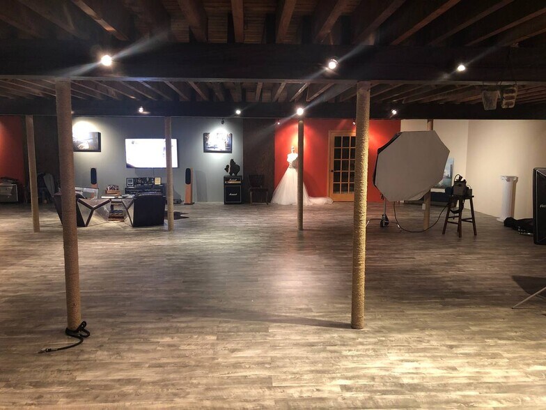 More Photos Of 75-79 E Jericho Tpke, Mineola Storefront Retail Office For Lease