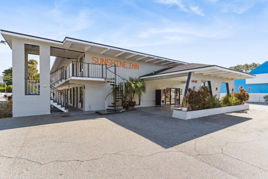 Primary Photo Of 4643 W Irlo Bronson Memorial Hwy, Kissimmee Hotel For Sale