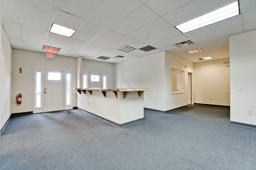 More Photos Of 2940-2946 University Pky, Sarasota Office For Lease