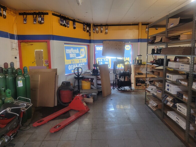 More Photos Of 118 Main St N, Stewartville Freestanding For Lease