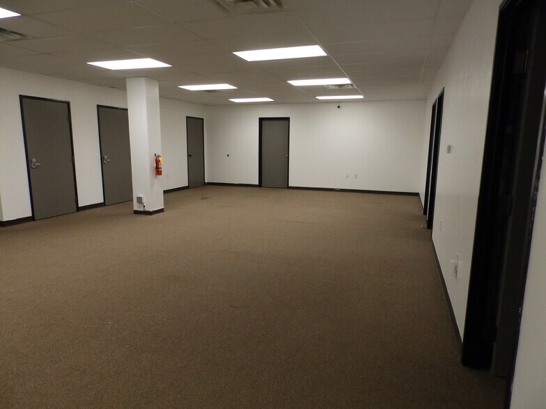 More Photos Of 2005 Tile Factory Rd, Palestine Manufacturing For Lease