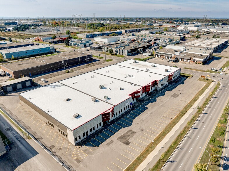 More Photos Of 3148-3178 Boul Industriel, Laval Flex For Lease