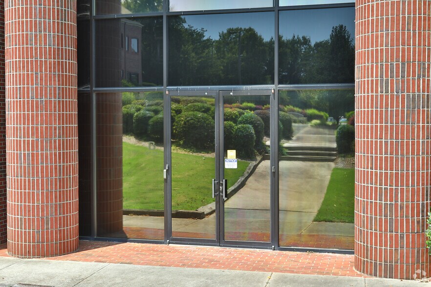 More Photos Of 330 Pelham Rd, Greenville Office For Lease