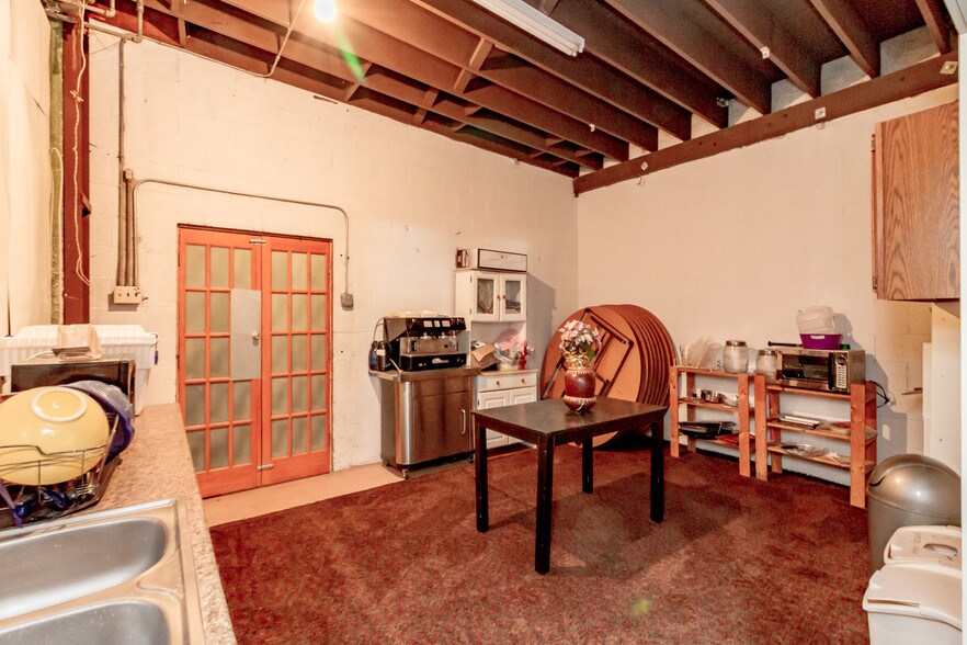 More Photos Of 1601 6th Ave, Tacoma Freestanding For Lease