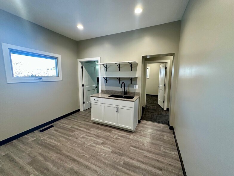 More Photos Of 140 E 22nd St, Fremont Medical For Sale