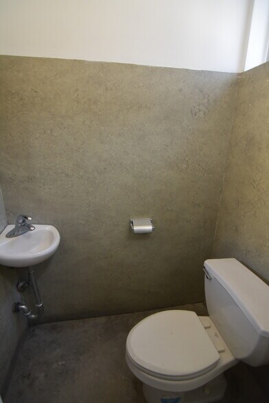 More Photos Of 2153-2173 W Washington Blvd, Los Angeles Storefront Retail Residential For Lease