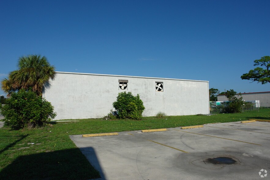 More Photos Of 2610 Orange Ave, Fort Pierce Warehouse For Lease