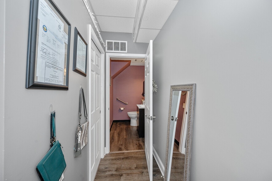 More Photos Of 5736 Springdale Rd, Cincinnati Office For Sale