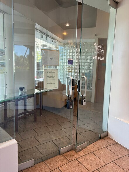 More Photos Of 1920 Ala Moana Blvd, Honolulu Hotel For Lease