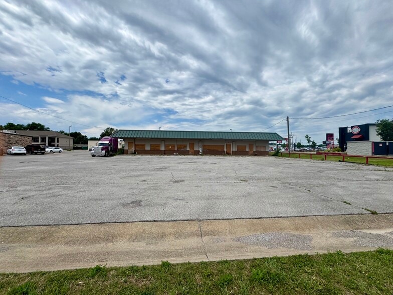 Primary Photo Of 16-22 S 193rd Ave, Catoosa Storefront For Sale