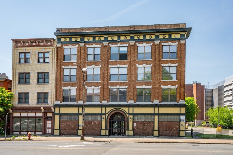 More Photos Of 29 Main St, Hartford Office Residential For Sale