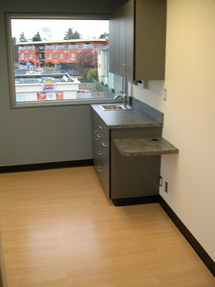 More Photos Of 13512 Ambaum Blvd SW, Burien Medical For Lease