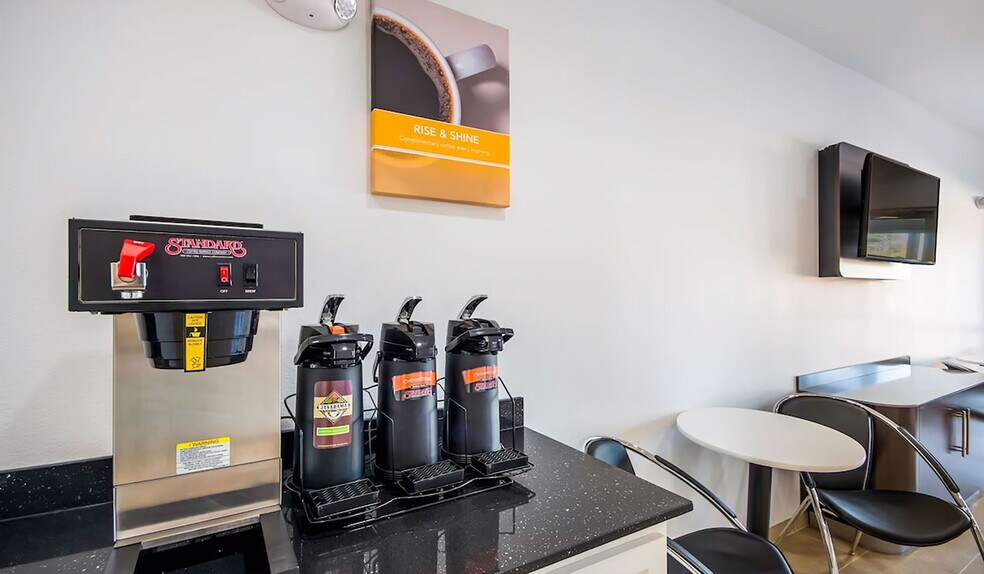 More Photos Of 209 Cedar Ln, Channelview Hotel For Sale