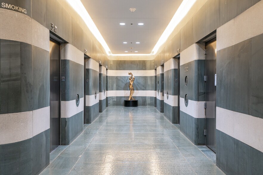 More Photos Of 55 E 59th St, New York Office For Sale