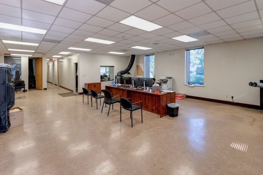 More Photos Of 5355 Morse Dr, Decatur Warehouse For Lease