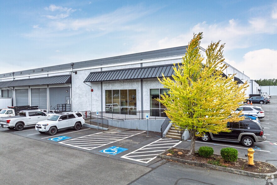 Primary Photo Of 8320 S 208th St, Kent Warehouse For Lease