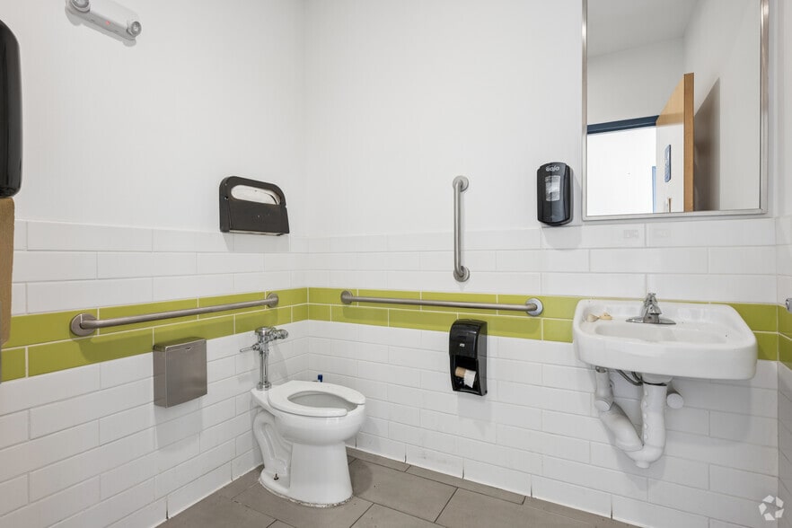 More Photos Of 615 Industrial Ave, Salisbury Warehouse For Sale