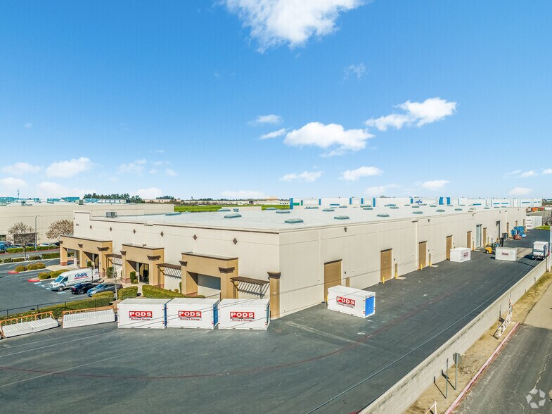 More Photos Of 2301 W Louise Ave, Manteca Distribution For Lease