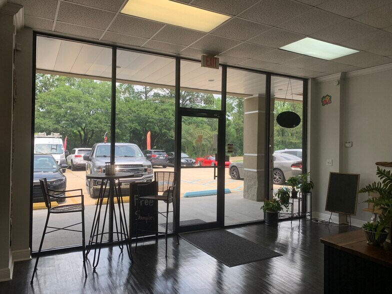 More Photos Of 13510-13520 Perkins Rd, Baton Rouge Storefront Retail Office For Lease