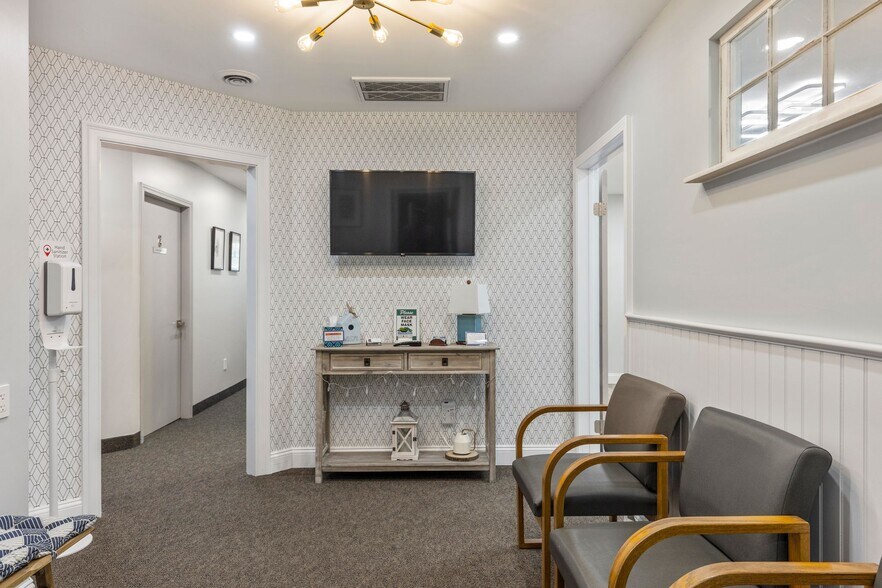 More Photos Of 24 Battle St, Somers Medical For Lease