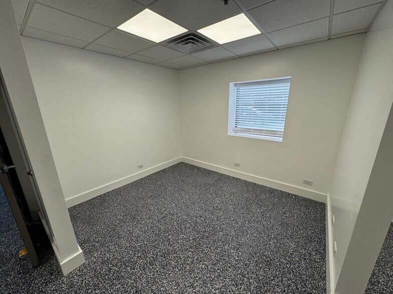 More Photos Of 1520 Hannah Ave, Forest Park Flex For Sale