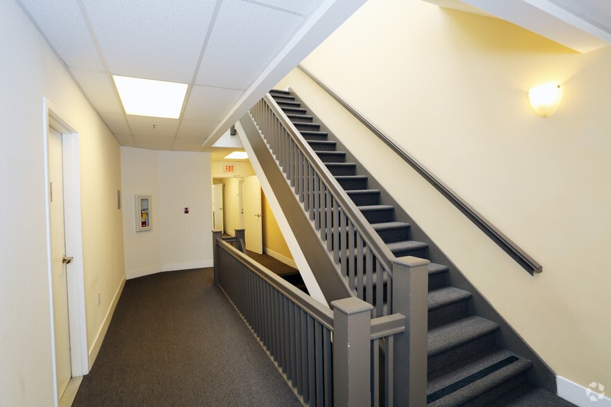 More Photos Of 5529-5533 Hollywood Blvd, Los Angeles Apartments For Lease